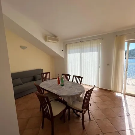 Tomic アパート *